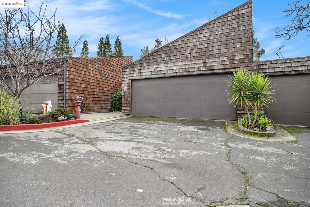 Properties 2 218 The Knoll