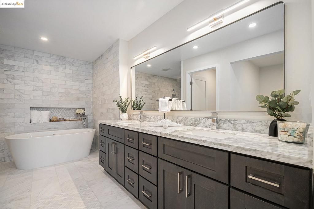 listing image 130724428404993315732