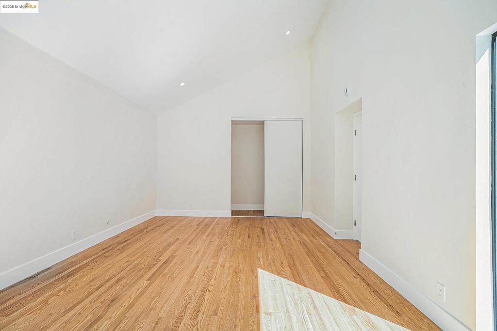 listing image 130728669094356441338