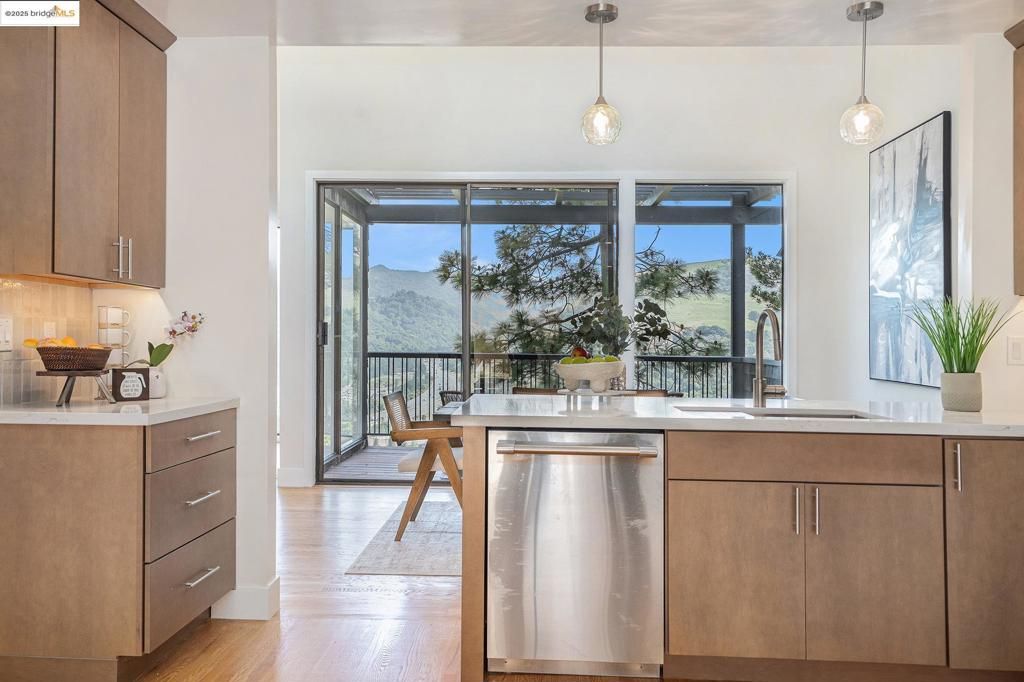 listing image 130725252521423806695