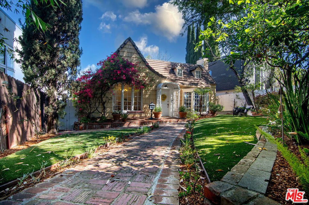 Photo of 14413 Valley Vista Boulevard, Sherman Oaks, CA 91423 (MLS # 26669799)