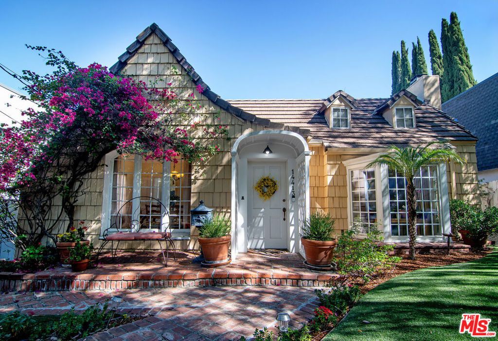 Photo of 14413 Valley Vista Boulevard, Sherman Oaks, CA 91423 (MLS # 26669799)