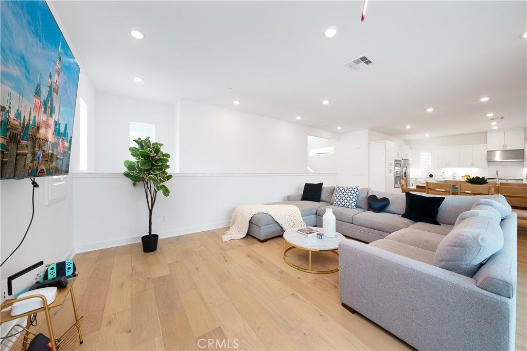 listing image 130723586105535661819