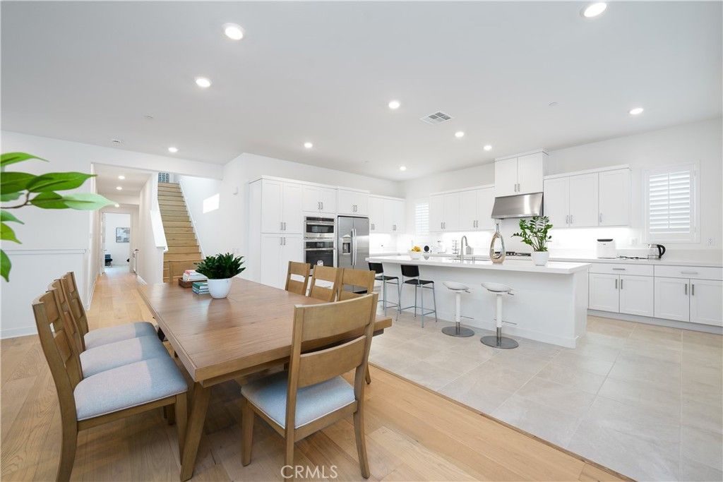 listing image 130724381214879693816
