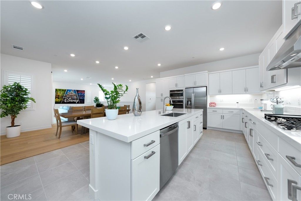 listing image 130722544343787397833