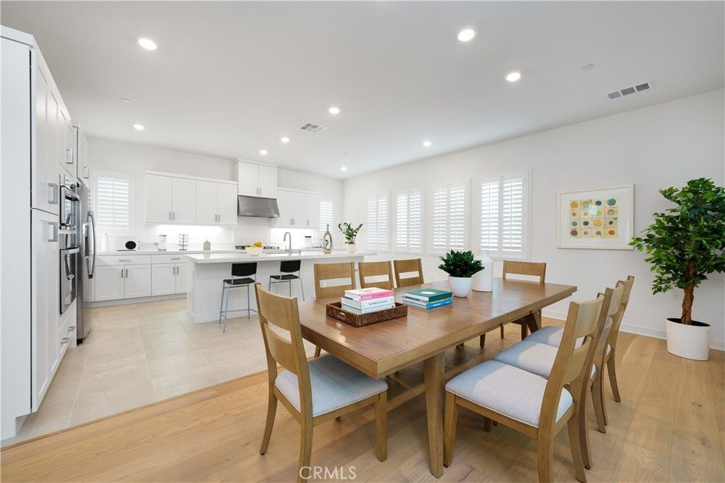 listing image 130729444405705833497