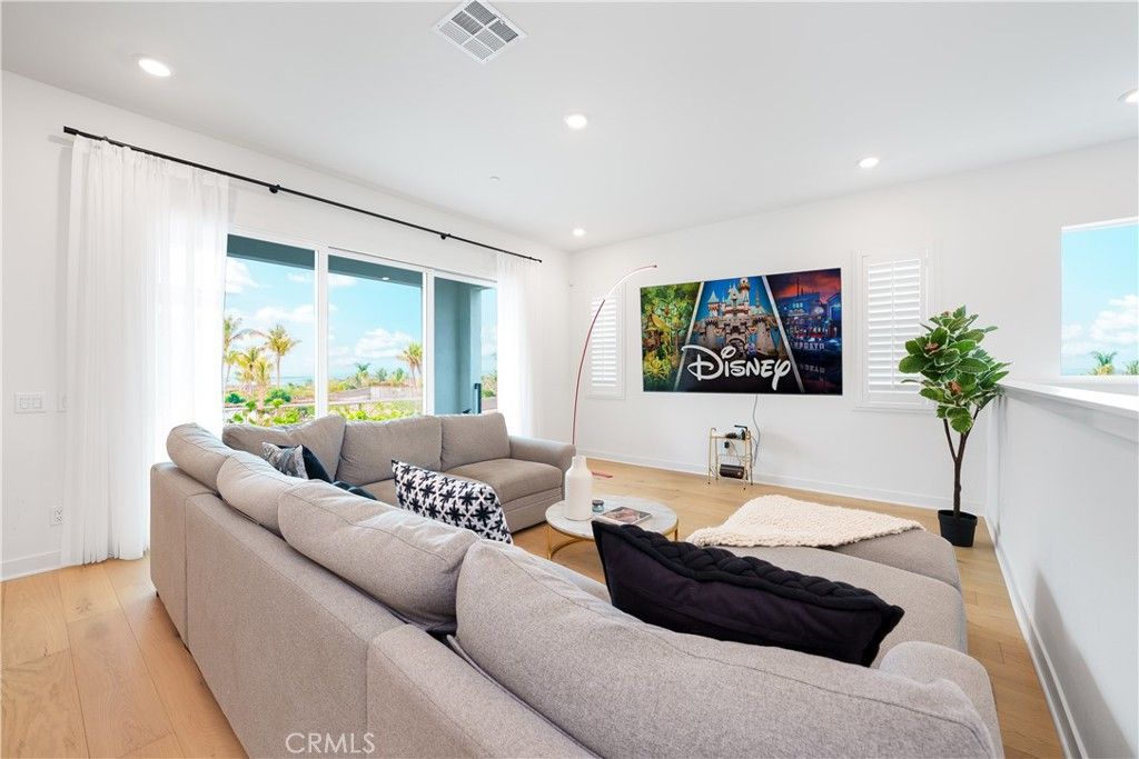 listing image 130726847783494426782
