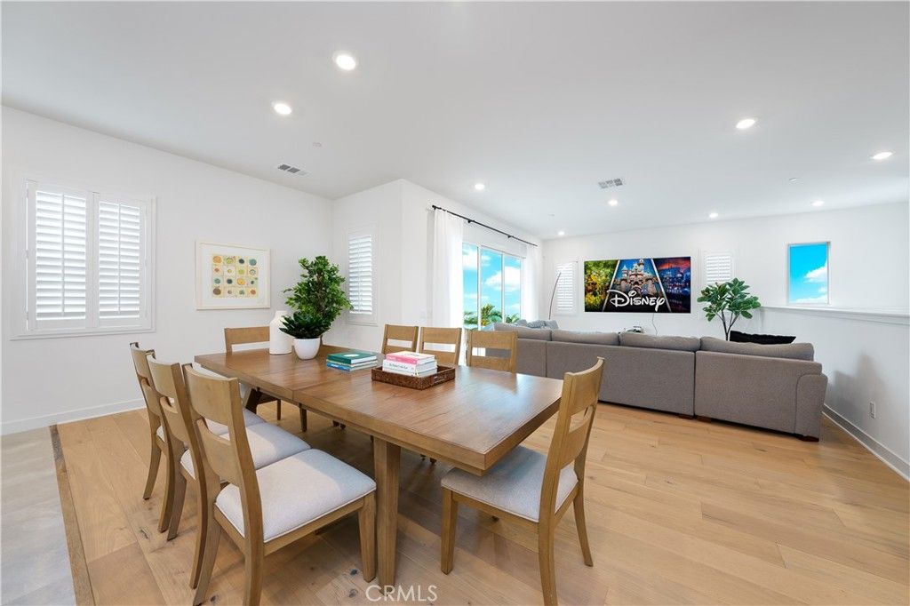 listing image 130728382816389757154