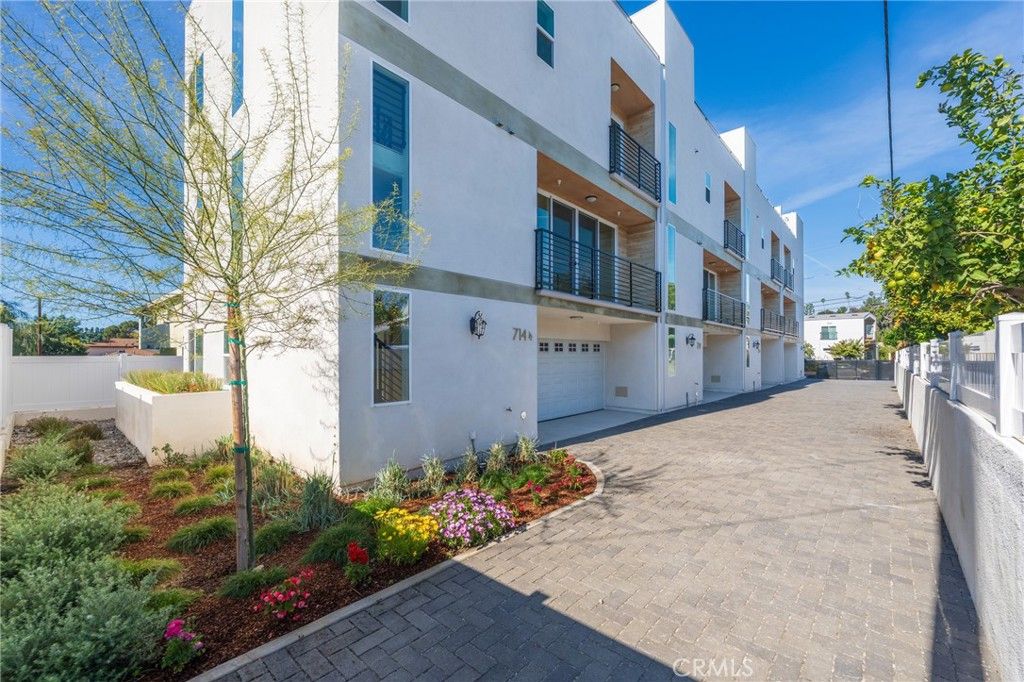 Photo of 712 1/2 N Chestnut Ave Ave, Los Angeles, CA 90042 (MLS # OC26034621)