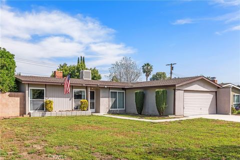 Photo of 22943 cantlay Street, West Hills, CA 91307 (MLS # SR26061866)