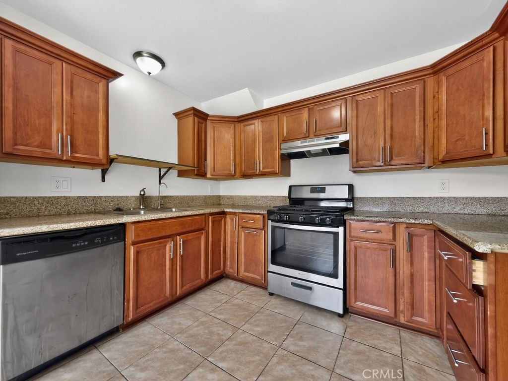 1381 S Walnut 2304