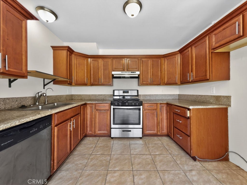 1381 S Walnut 2304