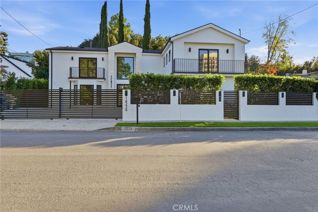 Photo of 16226 Dickens, Encino, CA 91436 (MLS # PW25275052)