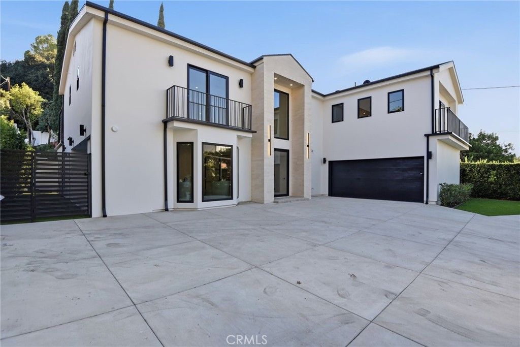 Photo of 16226 Dickens, Encino, CA 91436 (MLS # PW25275052)
