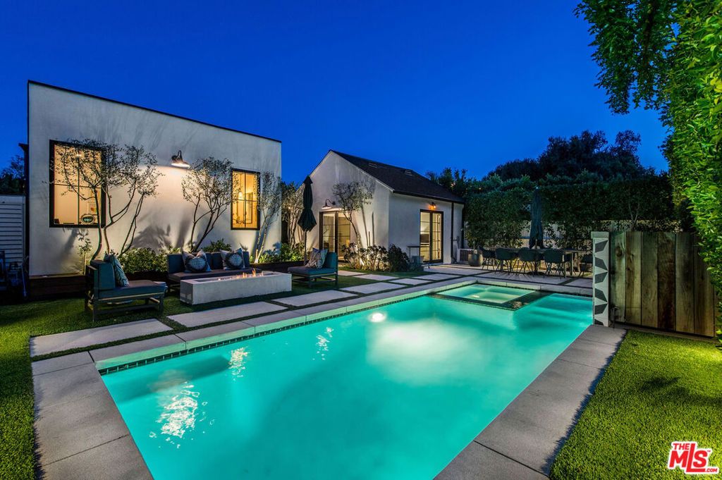 Photo of 4513 Radford Avenue, Valley Village, CA 91607 (MLS # 26658167)