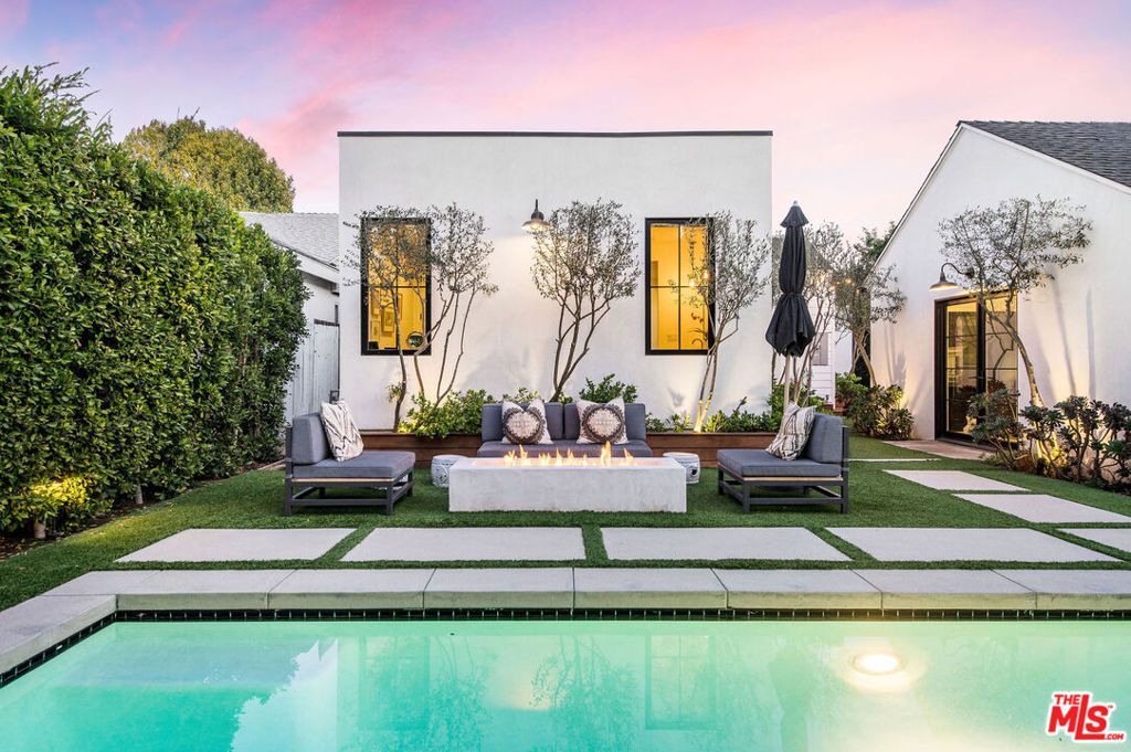 Photo of 4513 Radford Avenue, Valley Village, CA 91607 (MLS # 26658167)