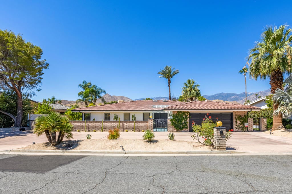 5365 E Cherry Hills Drive