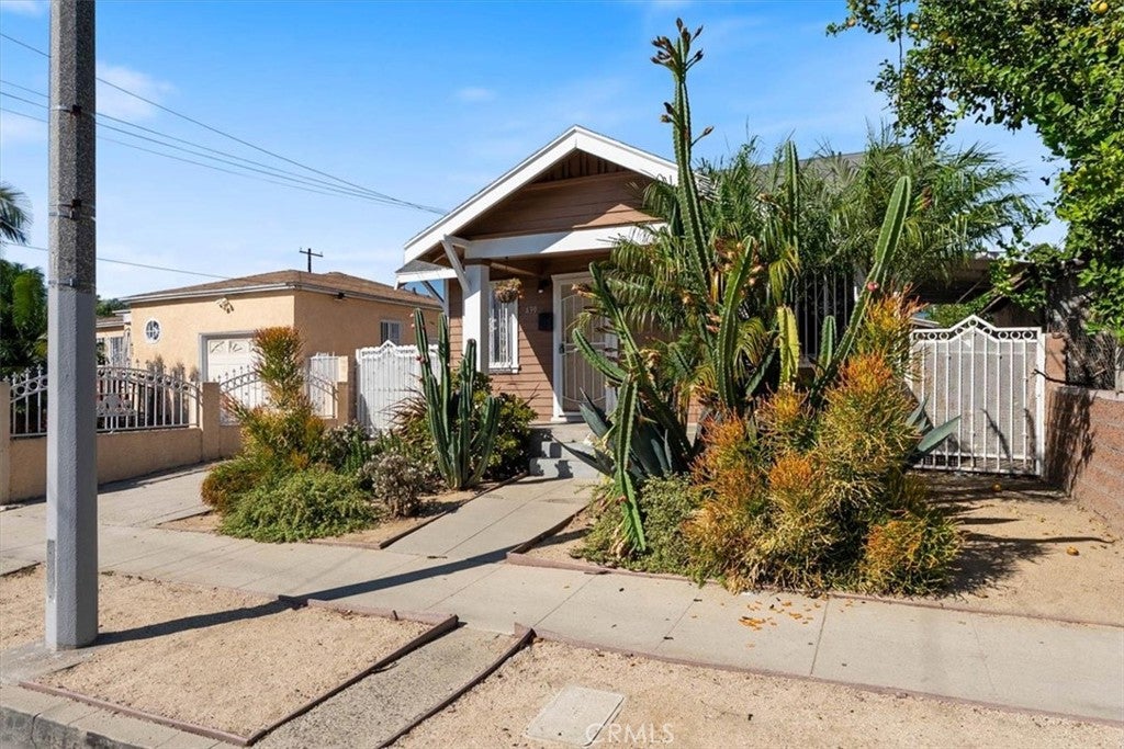 439 E 98th