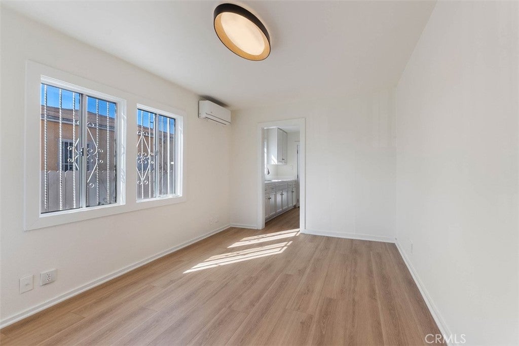 439 E 98th
