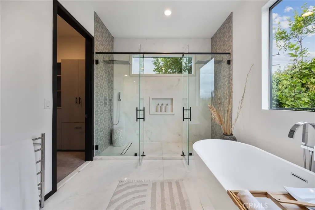 Pasadena, California 91107, United States, 4 Bedrooms Bedrooms, ,5 BathroomsBathrooms,Residential,Active,229679