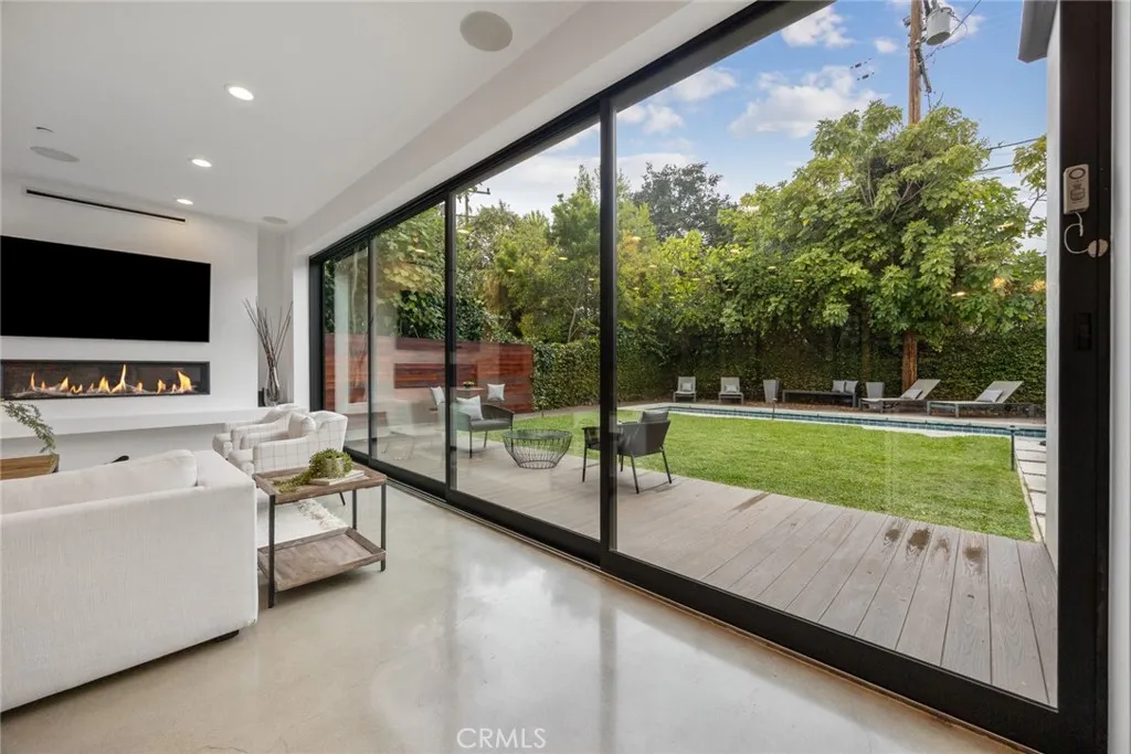 Pasadena, California 91107, United States, 4 Bedrooms Bedrooms, ,5 BathroomsBathrooms,Residential,Active,229679