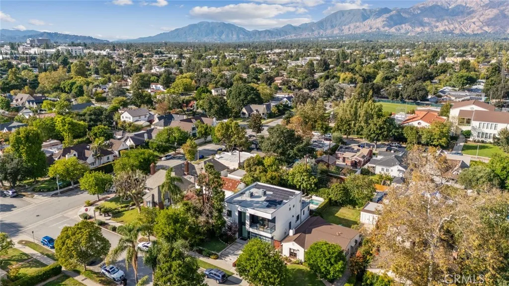 Pasadena, California 91107, United States, 4 Bedrooms Bedrooms, ,5 BathroomsBathrooms,Residential,Active,229679