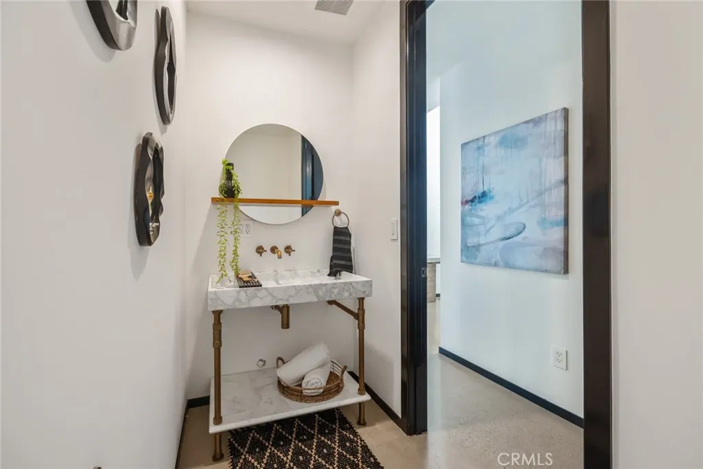 Pasadena, California 91107, United States, 4 Bedrooms Bedrooms, ,5 BathroomsBathrooms,Residential,Active,229679