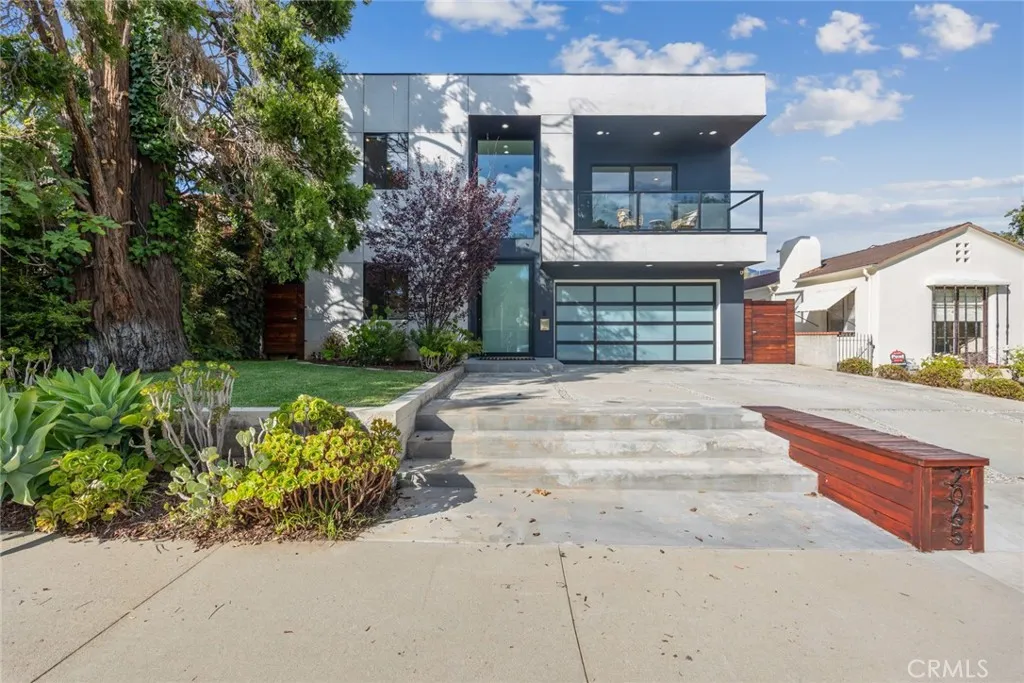 Pasadena, California 91107, United States, 4 Bedrooms Bedrooms, ,5 BathroomsBathrooms,Residential,Active,229679