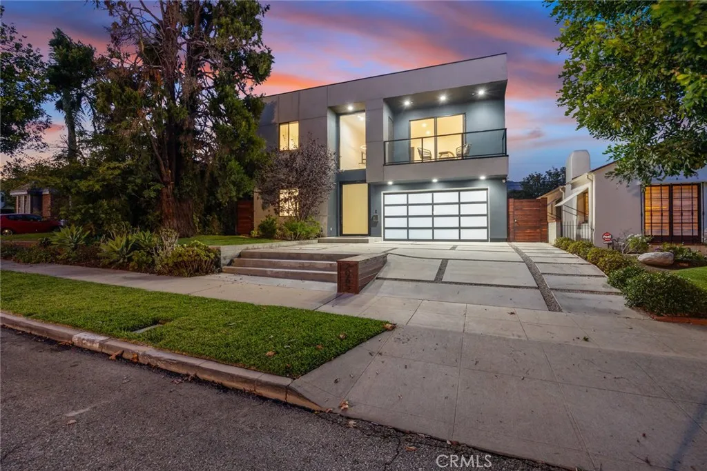 Pasadena, California 91107, United States, 4 Bedrooms Bedrooms, ,5 BathroomsBathrooms,Residential,Active,229679