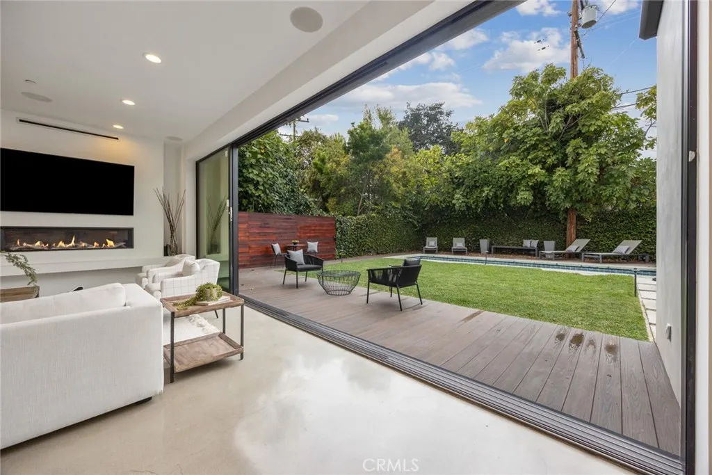 Pasadena, California 91107, United States, 4 Bedrooms Bedrooms, ,5 BathroomsBathrooms,Residential,Active,229679