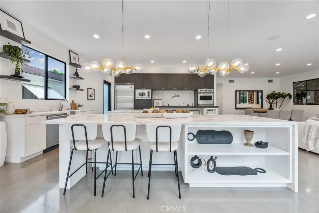 Pasadena, California 91107, United States, 4 Bedrooms Bedrooms, ,5 BathroomsBathrooms,Residential,Active,229679