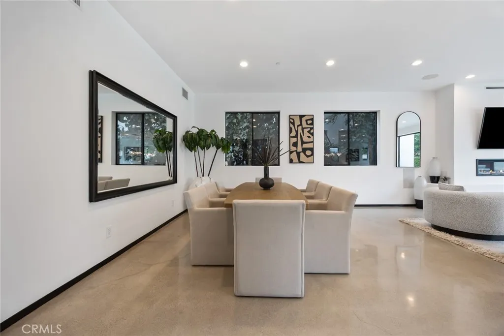 Pasadena, California 91107, United States, 4 Bedrooms Bedrooms, ,5 BathroomsBathrooms,Residential,Active,229679