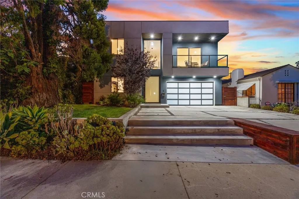 Pasadena, California 91107, United States, 4 Bedrooms Bedrooms, ,5 BathroomsBathrooms,Residential,Active,229679