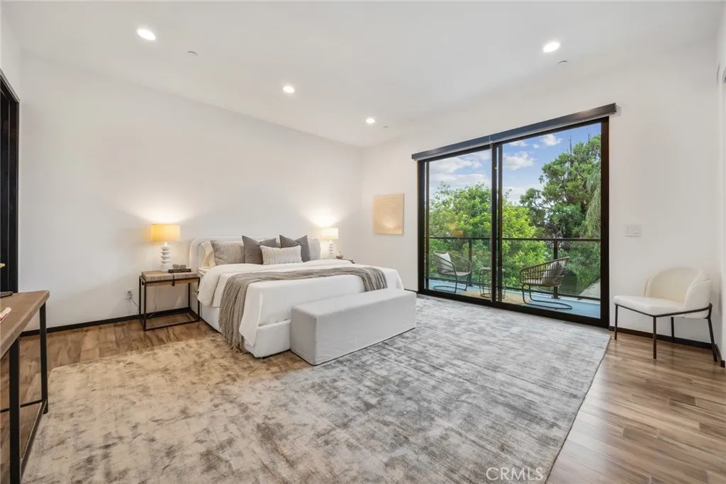 Pasadena, California 91107, United States, 4 Bedrooms Bedrooms, ,5 BathroomsBathrooms,Residential,Active,229679