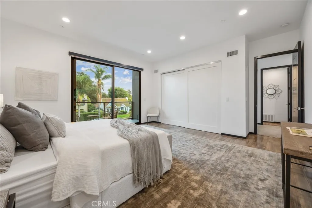 Pasadena, California 91107, United States, 4 Bedrooms Bedrooms, ,5 BathroomsBathrooms,Residential,Active,229679