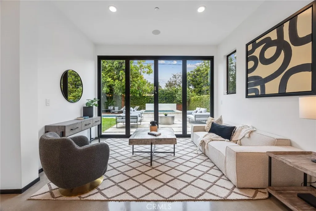 Pasadena, California 91107, United States, 4 Bedrooms Bedrooms, ,5 BathroomsBathrooms,Residential,Active,229679