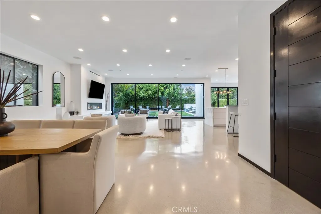 Pasadena, California 91107, United States, 4 Bedrooms Bedrooms, ,5 BathroomsBathrooms,Residential,Active,229679