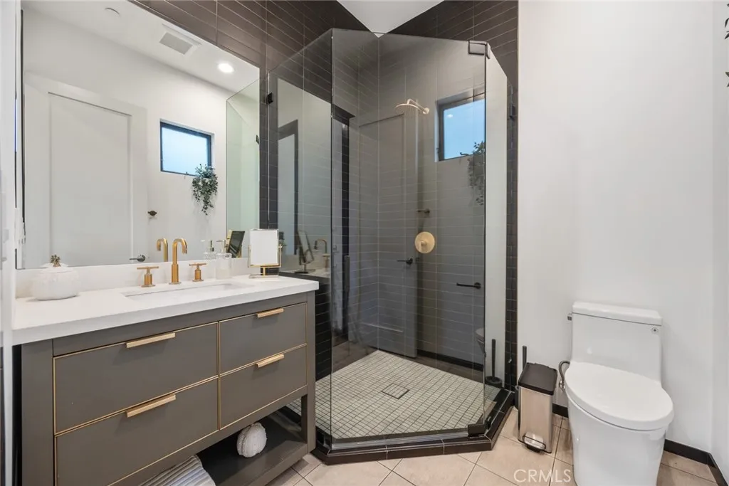 Pasadena, California 91107, United States, 4 Bedrooms Bedrooms, ,5 BathroomsBathrooms,Residential,Active,229679