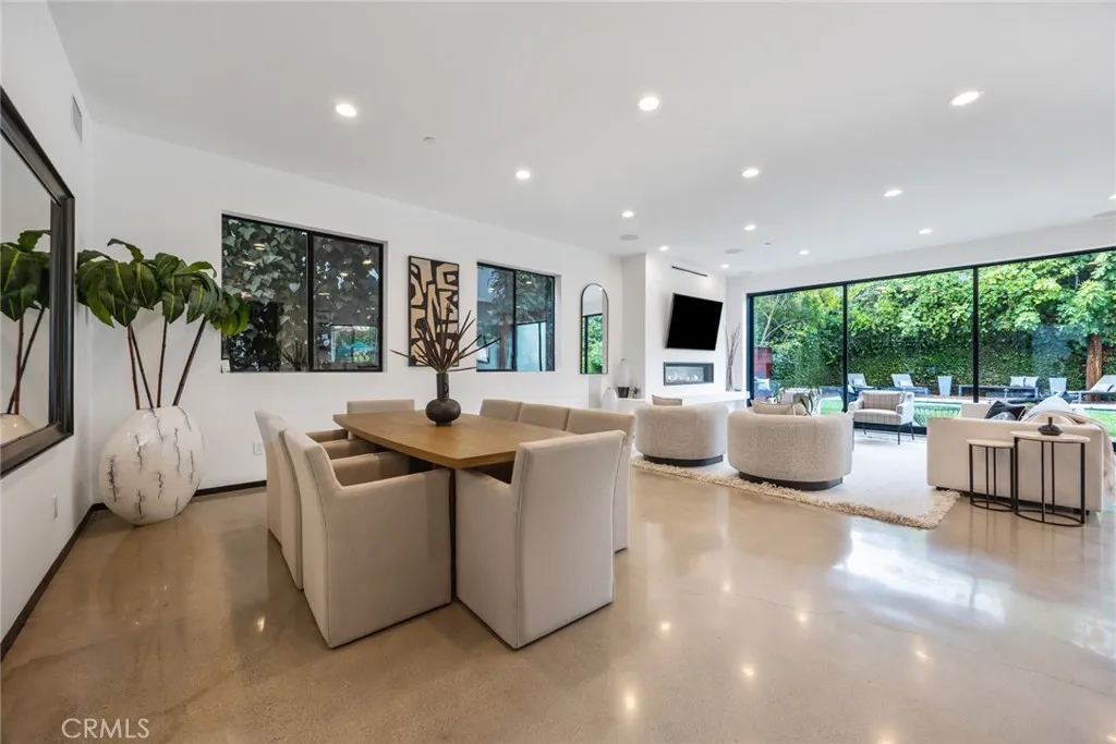 Pasadena, California 91107, United States, 4 Bedrooms Bedrooms, ,5 BathroomsBathrooms,Residential,Active,229679