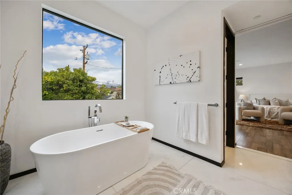 Pasadena, California 91107, United States, 4 Bedrooms Bedrooms, ,5 BathroomsBathrooms,Residential,Active,229679