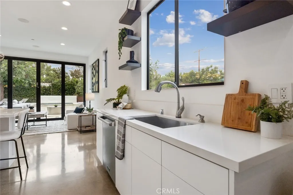 Pasadena, California 91107, United States, 4 Bedrooms Bedrooms, ,5 BathroomsBathrooms,Residential,Active,229679