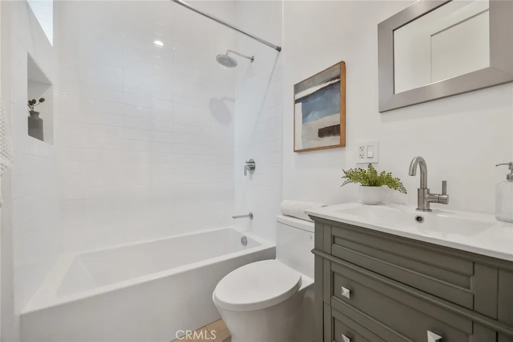 Pasadena, California 91107, United States, 4 Bedrooms Bedrooms, ,5 BathroomsBathrooms,Residential,Active,229679