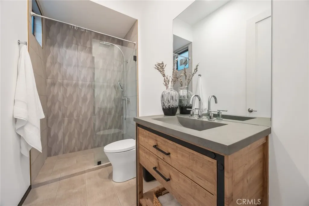 Pasadena, California 91107, United States, 4 Bedrooms Bedrooms, ,5 BathroomsBathrooms,Residential,Active,229679