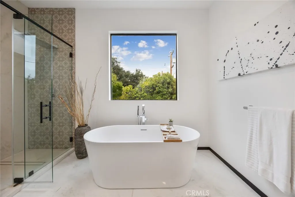 Pasadena, California 91107, United States, 4 Bedrooms Bedrooms, ,5 BathroomsBathrooms,Residential,Active,229679