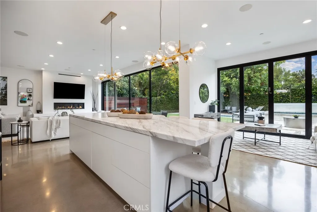 Pasadena, California 91107, United States, 4 Bedrooms Bedrooms, ,5 BathroomsBathrooms,Residential,Active,229679