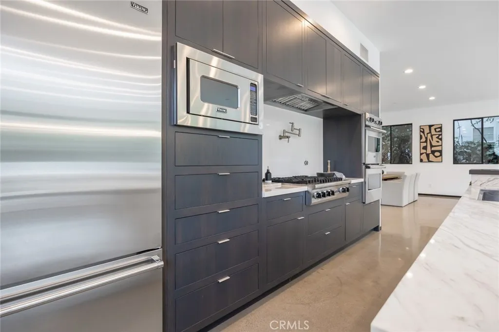 Pasadena, California 91107, United States, 4 Bedrooms Bedrooms, ,5 BathroomsBathrooms,Residential,Active,229679