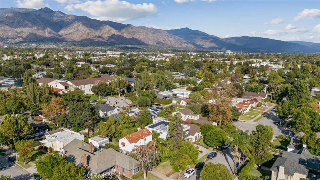 Pasadena, California 91107, United States, 4 Bedrooms Bedrooms, ,5 BathroomsBathrooms,Residential,Active,229679