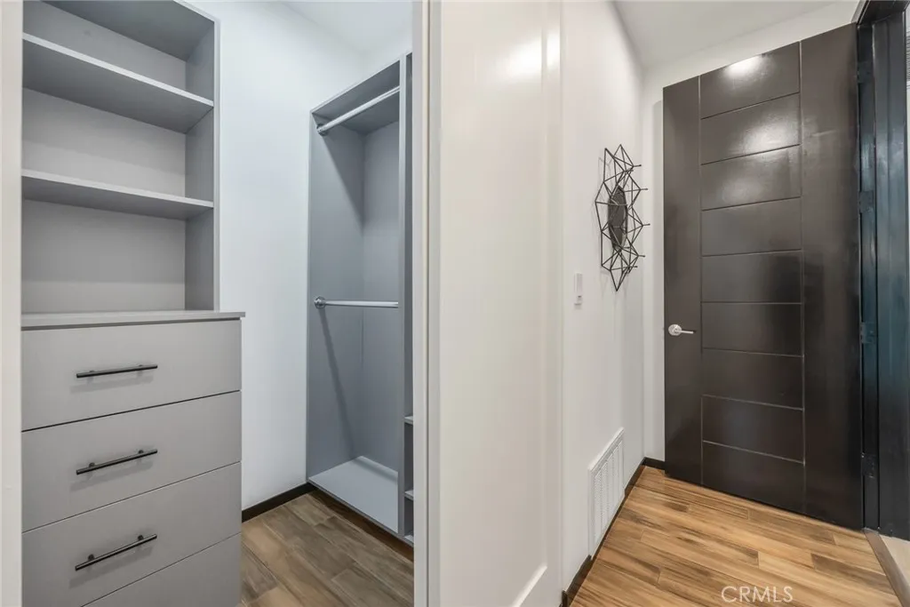 Pasadena, California 91107, United States, 4 Bedrooms Bedrooms, ,5 BathroomsBathrooms,Residential,Active,229679