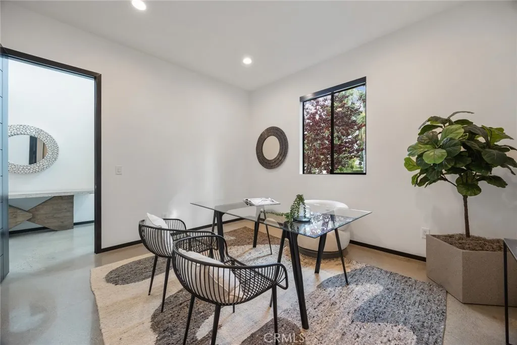 Pasadena, California 91107, United States, 4 Bedrooms Bedrooms, ,5 BathroomsBathrooms,Residential,Active,229679