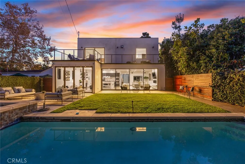 Pasadena, California 91107, United States, 4 Bedrooms Bedrooms, ,5 BathroomsBathrooms,Residential,Active,229679